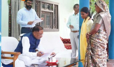 सीएम विष्णुदेव साय ने दीपावली मिलन के साथ सुनी जनता की समस्याएं,आवेदनों का त्वरित निराकरण करने दिए निर्देश