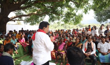 डिप्टी सीएम विजय शर्मा ने सुदूर संवेदनशील ग्राम कच्चापाल में लगाई चौपाल, जवानों से मुलाकात कर बढाया उत्साह