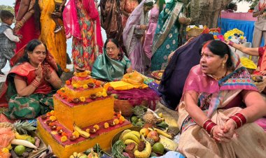 नरैया तालाब में 40 वर्षों से हो रही है छठ पूजा, व्रतियों ने डूबते सूर्य को दिया अर्घ्य