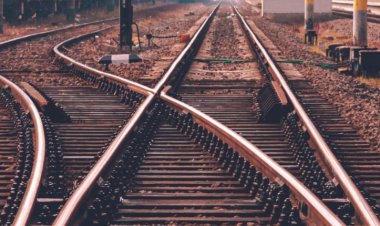 गर्लफ्रेंड से विवाद के कारण आत्महत्या करने रेलवे ट्रेक पर पहुंचा था युवक,रायपुर पुलिस ने बचाई जान