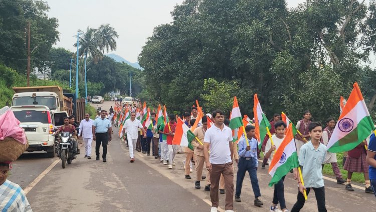 गांधी जयंती पर किरंदुल में मेटल माइन्स वर्क यूनियन ने निकाली सद्भावना रैली