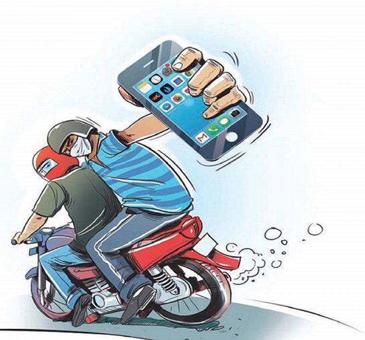 रायपुर : तीन नाइजीरियाई छात्रों ने की मोबाइल दुकान से लूटपाट कर भागने कोशिश, पुलिस ने दबोचा