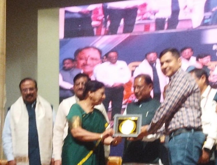 विश्व मानक दिवस पर मधु अरोरा एवं अनुज अरोरा को मुख्यमंत्री साय ने किया सम्मानित