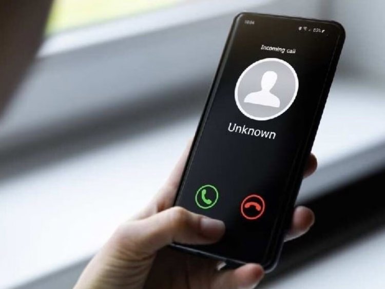 मोबाइल कॉल्स पर नया नियम: अब नंबर के साथ नाम भी दिखेगा, DoT का टेलीकॉम कंपनियों को सख्त निर्देश