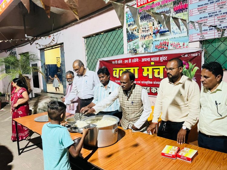 वक्ता मंच पहुंचा आवासीय बालक छात्रावास