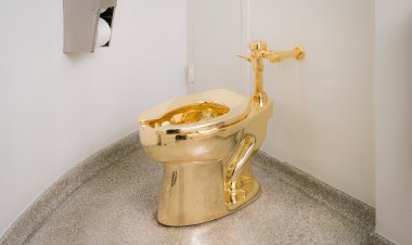 न्यूयॉर्क में नीलाम होने जा रहा 10 मिलियन डॉलर का "सोने का टॉयलेट"