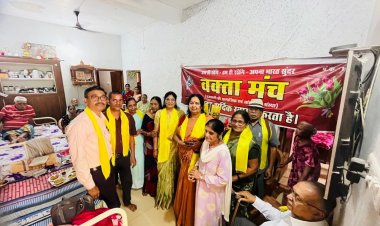 वक्ता मंच द्वारा वृद्धाश्रम को प्रदान किया गया 1 माह का राशन