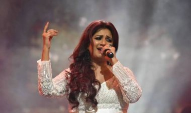 श्रेया घोषाल के कॉन्सर्ट में बिगड़े हालात : दो दर्शक बेहोश, पुलिस ने  संभाला मोर्चा