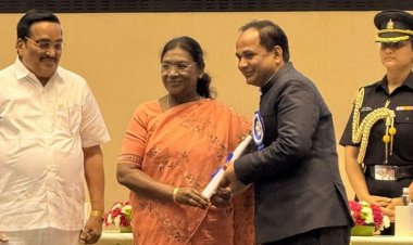 राष्ट्रपति द्रौपदी मुर्मु ने रायपुर जिले को किया सम्मानित