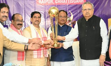 रायपुर पहुंची हॉकी मेन्स जूनियर वर्ल्ड कप की चमचमाती ट्रॉफी,मुख्यमंत्री और विधानसभा अध्यक्ष ने किया भव्य अनावरण