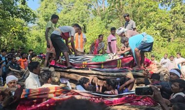 नक्सल कमांडर हिड़मा और पत्नी राजे का एक ही चिता पर हुआ अंतिम संस्कार,आसमान से लेकर जमीन तक सुरक्षा एजेंसियों ने रखी कड़ी निगरानी