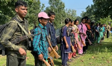 हैदराबाद में 37 नक्सलियों का समर्पण : हिड़मा का करीबी एर्रा और केंद्रीय कमेटी सदस्य आजाद भी शामिल