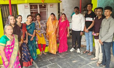 कांग्रेस नेता संदीप तिवारी द्वारा मितानिन बहनों का  किया गया सम्मान