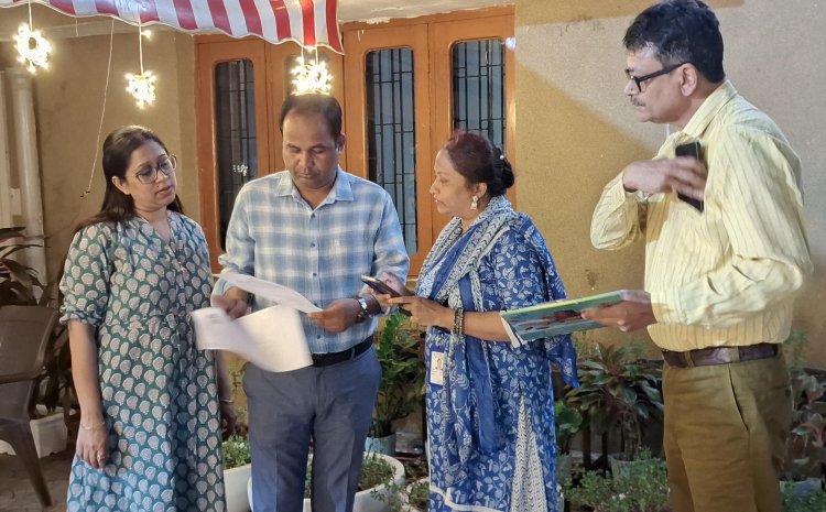 रायपुर में एसआईआर : कलेक्टर को बीएलओ ने सौंपा गणना प्रपत्र