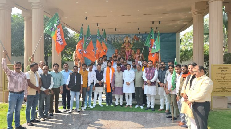 रायपुर में भाजपा पदाधिकारियों और कार्यकर्ताओं ने मनाया जीत का जश्न
