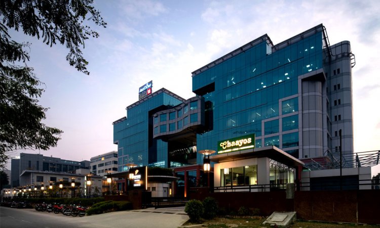 नोएडा फिल्म सिटी में हाई अलर्ट, कमांडो समेत 300 पुलिसकर्मी तैनात