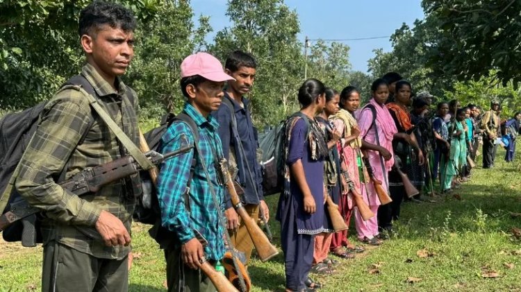 हैदराबाद में 37 नक्सलियों का समर्पण : हिड़मा का करीबी एर्रा और केंद्रीय कमेटी सदस्य आजाद भी शामिल