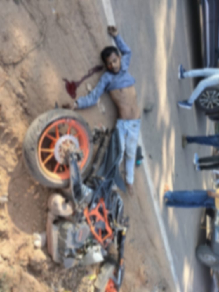 तेज रफ्तार का कहर : बचेली में भीषण सड़क हादसा, एक युवक की मौत, एक गंभीर