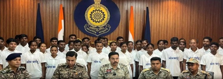 Big News : दंतेवाड़ा में 27 इनामी समेत 37 नक्सलियों ने किया आत्मसमर्पण