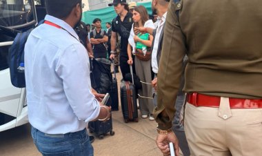 भारत और दक्षिण अफ्रीका की टीम पहुंची रायपुर,एयरपोर्ट पर उमड़ी फैंस की भीड़
