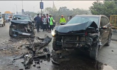 रायपुर में दो कारों की आमने-सामने से भिड़ंत,तीन लोग घायल