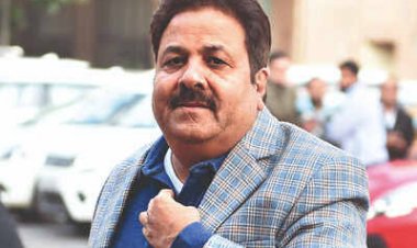 नवा रायपुर में मेले जैसा माहौल , समर्थकों ने राजीव शुक्ला के लगाए पोस्टर