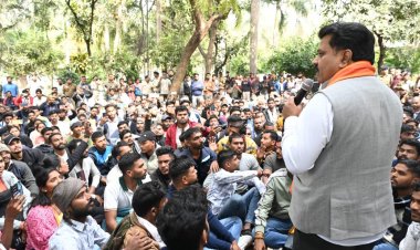 उपमुख्यमंत्री विजय शर्मा ने अभ्यर्थियों से की वन टू वन चर्चा : आरक्षक भर्ती के संबंध में समस्याओं का किया समाधान