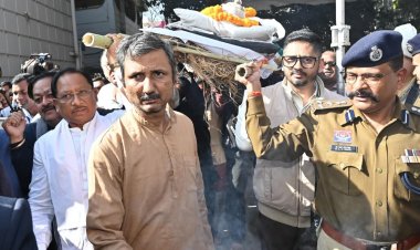 विनोद कुमार शुक्ल को गार्ड ऑफ ऑनर्स के साथ अंतिम विदाई