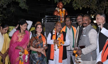 अटल जयंती शताब्दी वर्ष : शंकर नगर में राष्ट्रनायक को नमन, विधायक पुरंदर मिश्रा ने किया प्रतिमा पर माल्यार्पण