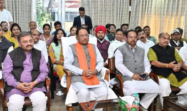 मुख्यमंत्री विष्णुदेव साय ने जनप्रतिनिधियों के साथ सुनी ‘मन की बात’ कार्यक्रम की 129वीं कड़ी