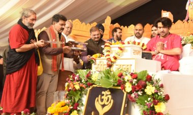 हनुमंत कथा के चौथे दिवस उप मुख्यमंत्री विजय शर्मा हुए शामिल,पं.धीरेंद्र शास्त्री से लिया आशीर्वाद