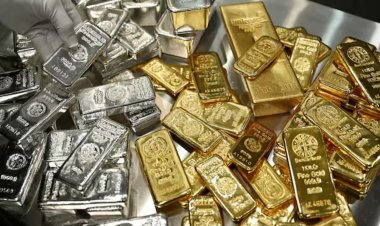 सोना-चांदी में ऐतिहासिक उछाल: चांदी ने तोड़े सारे रिकॉर्ड, 2.5 लाख के पार पहुंची कीमत; निवेशकों की बल्ले-बल्ले
