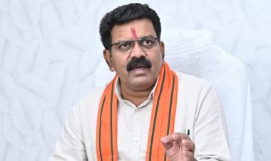 पं. शास्त्री जब चाहेंगे, उन्हें अपने कंधों और पलकों पर बिठाकर लाएंगे : चार्टर प्लेन विवाद पर बोले डिप्टी सीएम विजय शर्मा