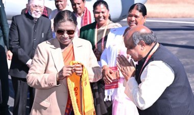 जशपुर में राष्ट्रपति द्रौपदी मुर्मु का ऐतिहासिक आगमन, विधायक पुरंदर मिश्रा ने किया आत्मीय स्वागत
