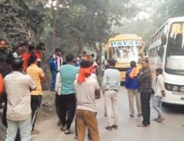 केशकाल घाट में ट्रेलरों में भिड़ंत,जाम लगने से राहगीर परेशान