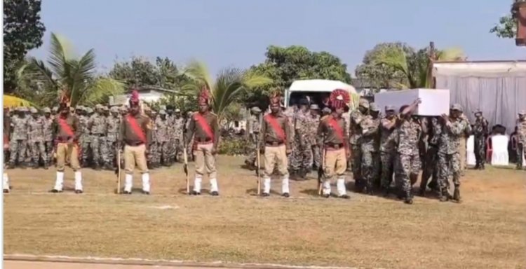 बीजापुर मुठभेड़ में शहीद जवानों को दी गई सलामी, 18 नक्सलियों के शव बरामद