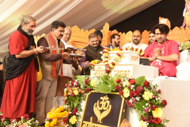 हनुमंत कथा के चौथे दिवस उप मुख्यमंत्री विजय शर्मा हुए शामिल,पं.धीरेंद्र शास्त्री से लिया आशीर्वाद