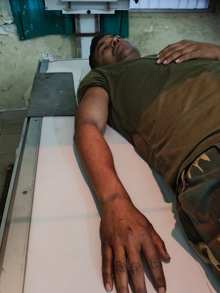 पर्यटन मंत्री राजेश अग्रवाल के काफिले की गाड़ी पलटी,जवान को आई गम्भीर चोट, हेड कांस्टेबल घायल