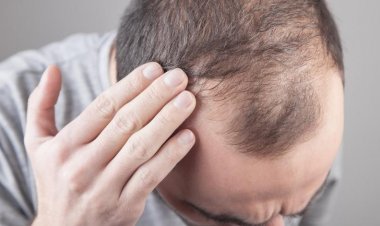 बालों का झड़ना और धीमी ग्रोथ: कहीं आपके शरीर में इन पोषक तत्वों की कमी तो नहीं?