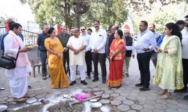 पुरंदर मिश्रा ने किया शौचालय निर्माण कार्य का किया शुभारंभ