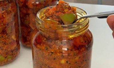 सावधान! स्वाद के चक्कर में कहीं बीमार तो नहीं कर रहा बाजार का अचार? जानें इसके छिपे हुए खतरे और स्वास्थ्य जोखिम