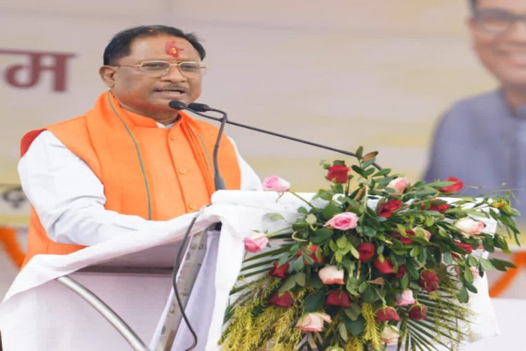 दंतेवाड़ा में 63 माओवादियों ने किया सरेंडर, सीएम साय ने कहा-बंदूक नहीं, संवाद और विकास ही स्थायी समाधान