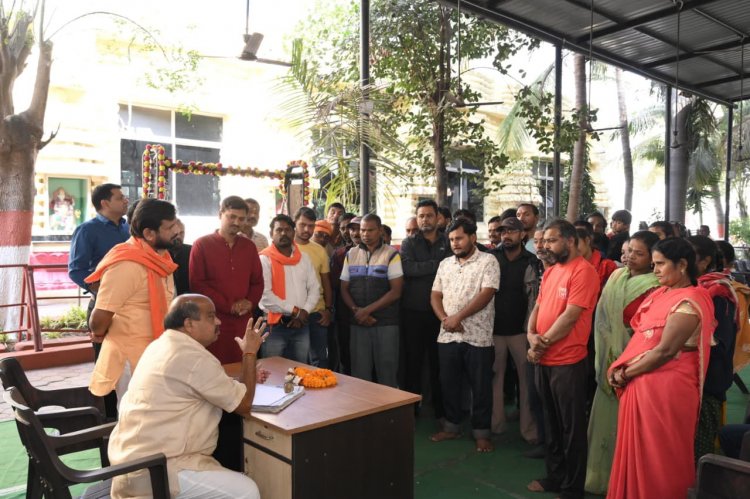 उत्तर विधायक पुरंदर मिश्रा ने जनदर्शन में सुनी जनता की समस्याएं