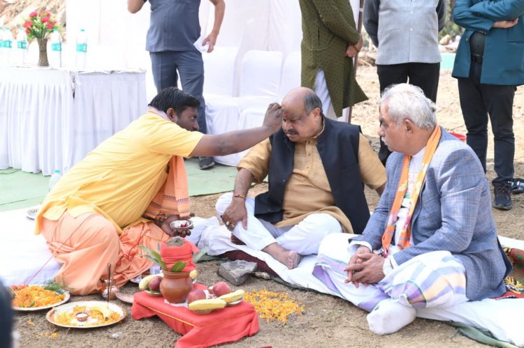 शिक्षा, संवेदनशीलता और संकल्प का संगम: पुरंदर मिश्रा ने किया छात्रावास भवन का भूमिपूजन