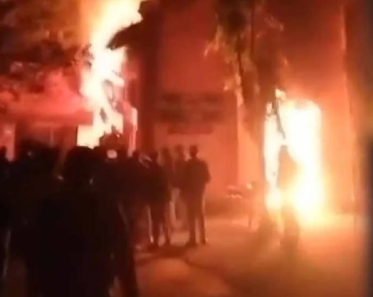 रायपुर DEO ऑफिस में भीषण आग,1 किमी दूर तक दिखीं लपटें, वर्षों पुराने दस्तावेज जलकर खाक