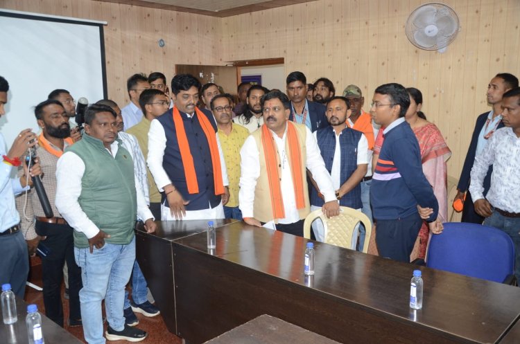 उपमुख्यमंत्री विजय शर्मा ने जिला पंचायत रायपुर का किया निरीक्षण,25 लाख की घोषणा