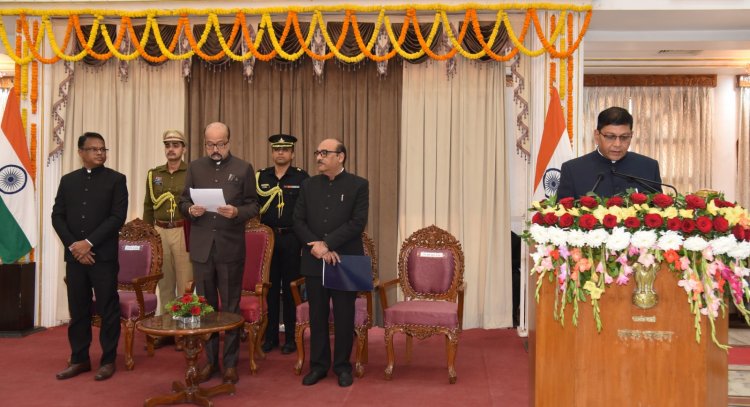 राज्यपाल ने अमिताभ जैन को मुख्य सूचना आयुक्त, उमेश कुमार अग्रवाल और शिरीष चंद्र मिश्रा को राज्य सूचना आयुक्त पद की दिलाई शपथ