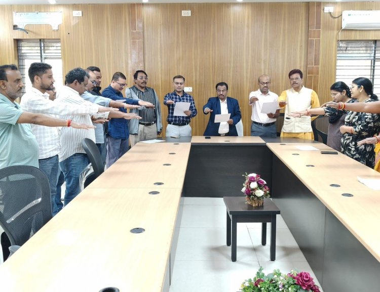 राष्ट्रीय मतदाता दिवस पर कुशाभाऊ ठाकरे पत्रकारिता विश्वविद्यालय में दिलाई गई मतदान की शपथ