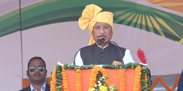 मुख्यमंत्री साय ने बिलासपुर में फहराया तिरंगा,कहा-संविधान, लोकतंत्र और सुशासन के रास्ते विकसित छत्तीसगढ़ का निर्माण सरकार का संकल्प