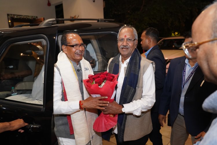 सांसद बृजमोहन अग्रवाल से मिले केंद्रीय कृषि मंत्री शिवराज सिंह चौहान, सांसद कार्यालय का किया अवलोकन